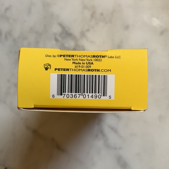 Peter Thomas Roth Max Clear Invisible Priming Sunscreen Broad Spectrum SPF 45 - Picture 4 of 7